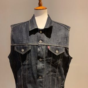 Large Levi’s denim vest dark blue